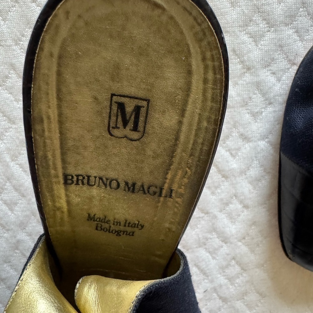 Bruno Magli Women's Navy Heels Size 10.5 B - Picture 2 of 6